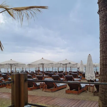 Seven's Rooftop 아파트 Durrës